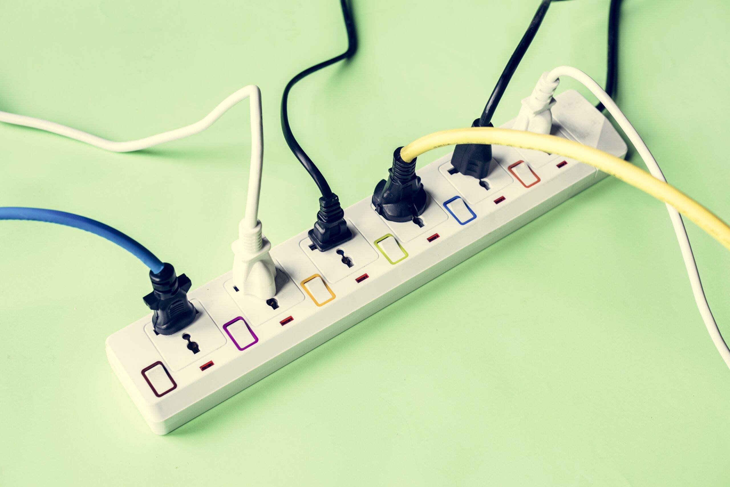 Electricity power supply plug and outlet